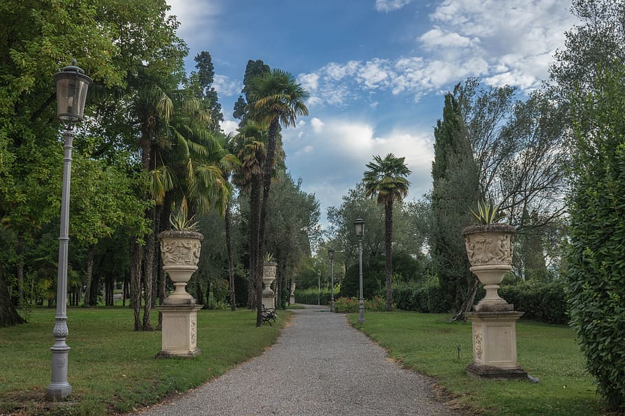 villa cortine, sirmione, walkway, garden, statues, sculptures, nature, italy, sky, green