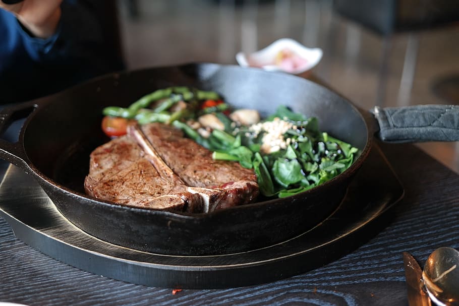 black, frying, pan, brown, meat, steak, t-bone steak, spinach, skill and chocolate, tapi rouge