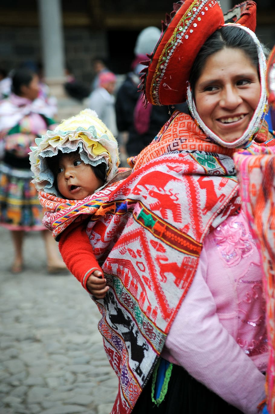 woman, carrying, child, back, peru, market, little girl, hat, shawl, cusco