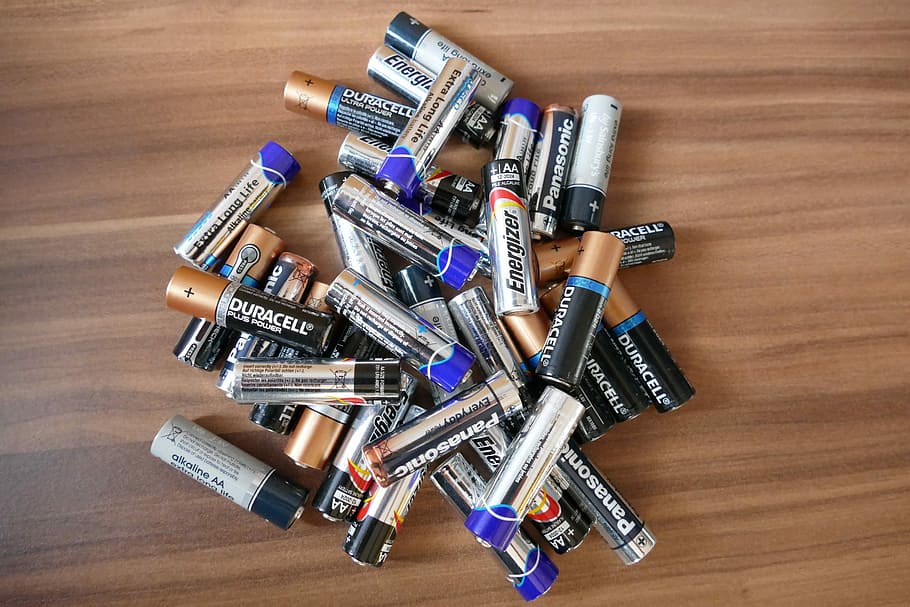 assorted-color batteries, brown, wooden, top, Batteries, Cells, Battery, Energy, Power, technology