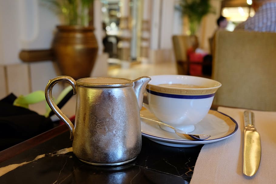 té de la tarde, taza de té, té 壺, mesa, vaso, comida y bebida, beber, jarra, adentro, enfocarse en primer plano