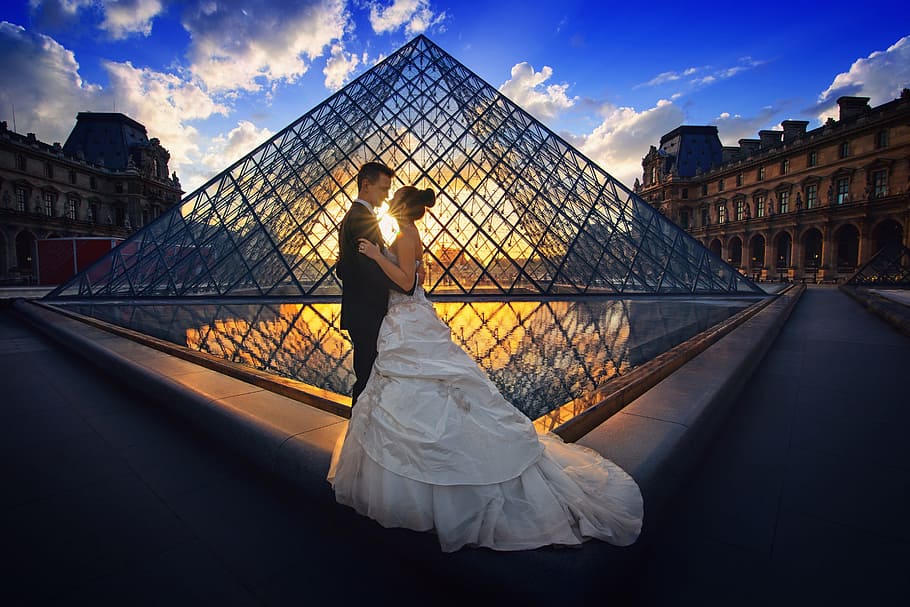 pasangan yang berdiri di atap, pernikahan, kemewahan, pengantin, latar belakang, paris, bulan madu, cantik, pasangan, musim panas
