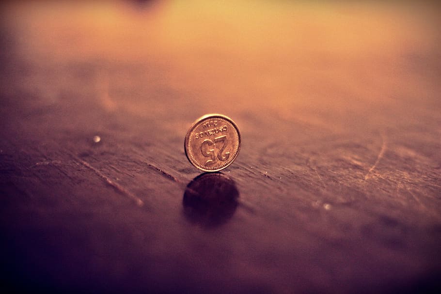 rodada 25 moedas douradas, marrom, superfície, moeda, dinheiro, metal, moedas, centavo, financeiro, ninguém