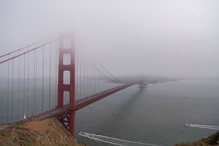 Golden Gate Bridge, San Francisco, arquitetura, baía, água, barcos, nevoeiro, cinza, céu, ponte