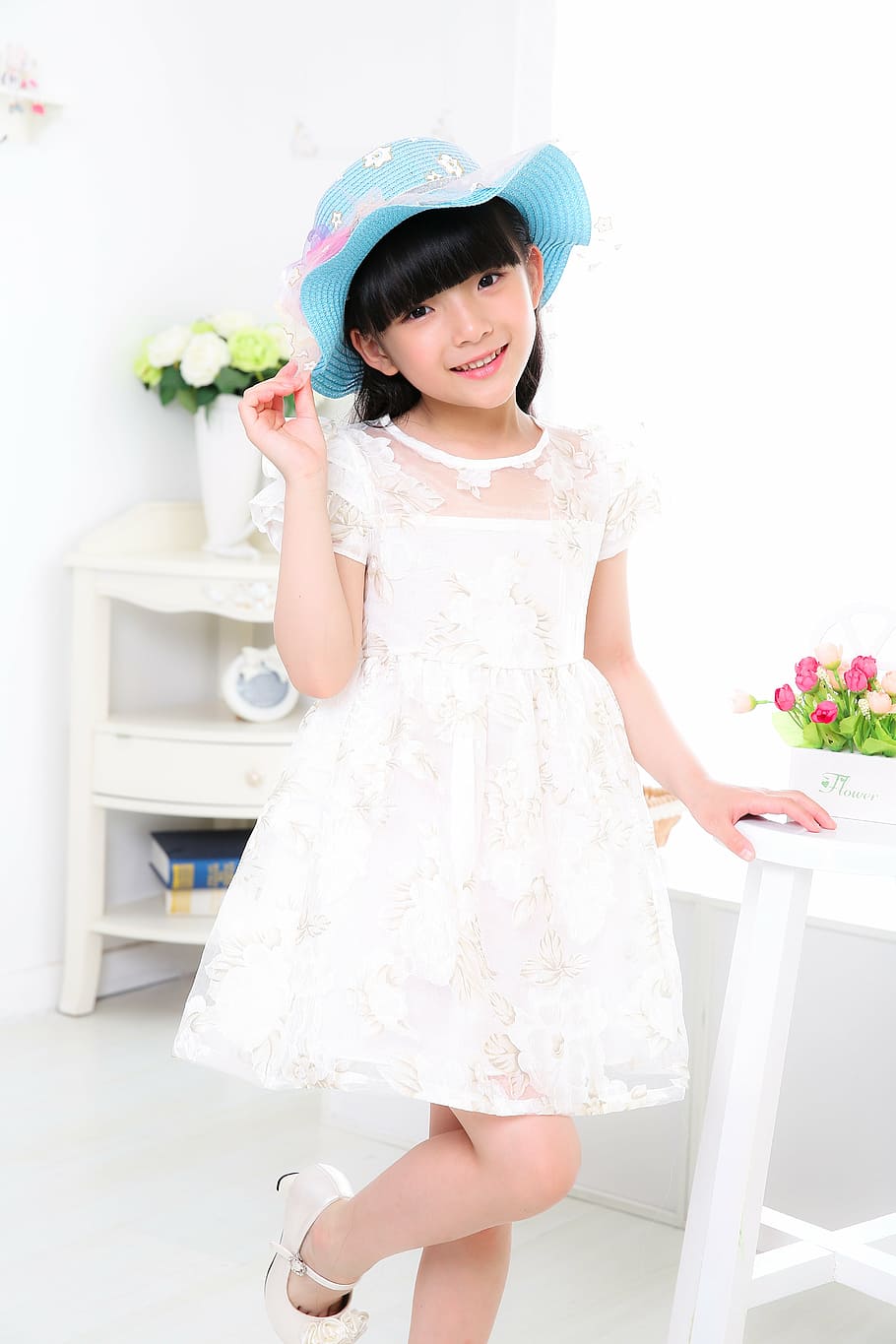 child, girls, portrait, white dress, hat, bid, asia, one Person, smiling, cheerful