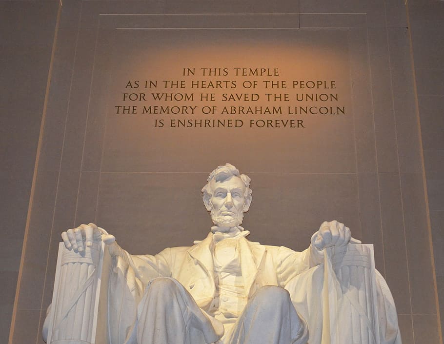 Lincoln Memorial, Washington DC, Estados Unidos, monumento, estatua, representación humana, escultura, texto, imagen masculina, vista de ángulo bajo
