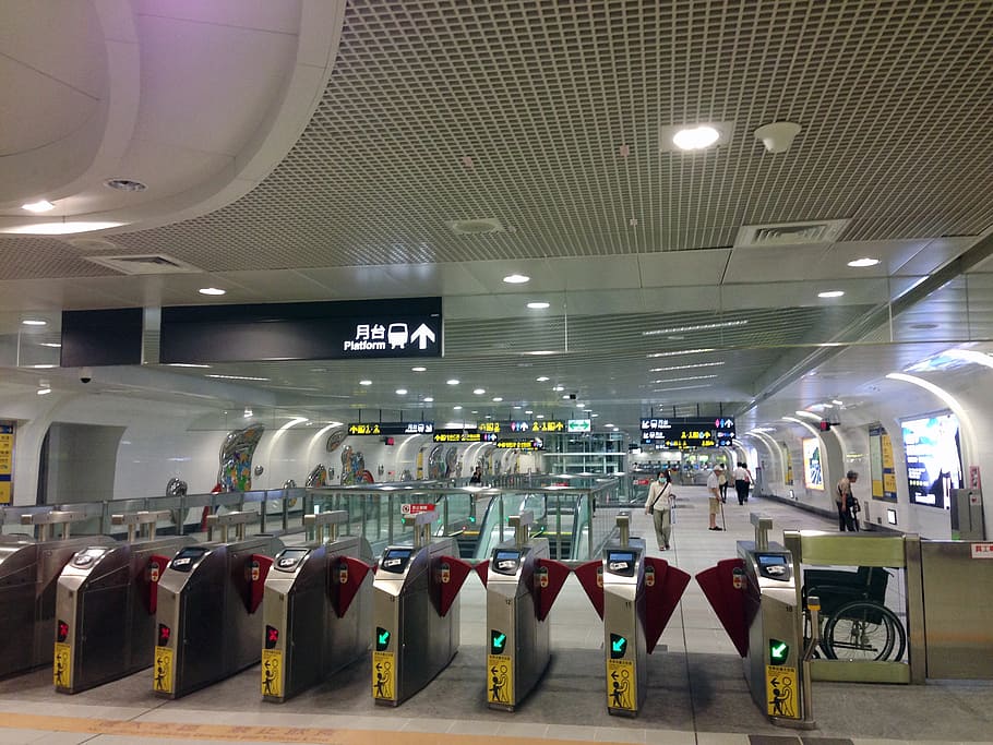 Taiwán, Taipei, MRT, la salida de la estación, en interiores, transporte, techo, iluminado, en una fila, viajes