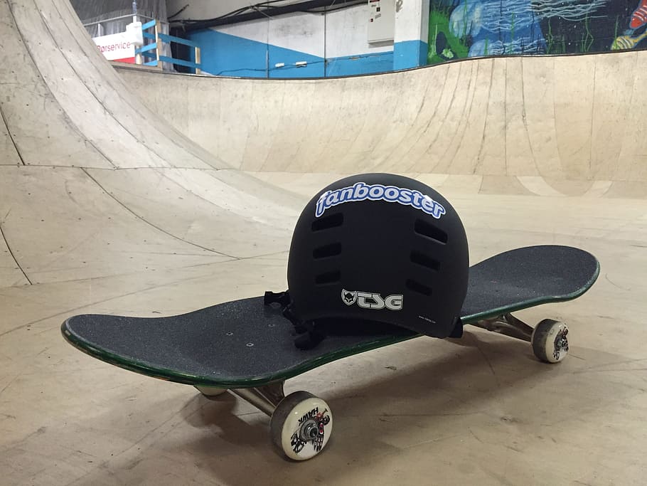 black, skateboard, ramp, tan, booster helmet, helmet, skateboarding, skateboarder, fun, lifestyle