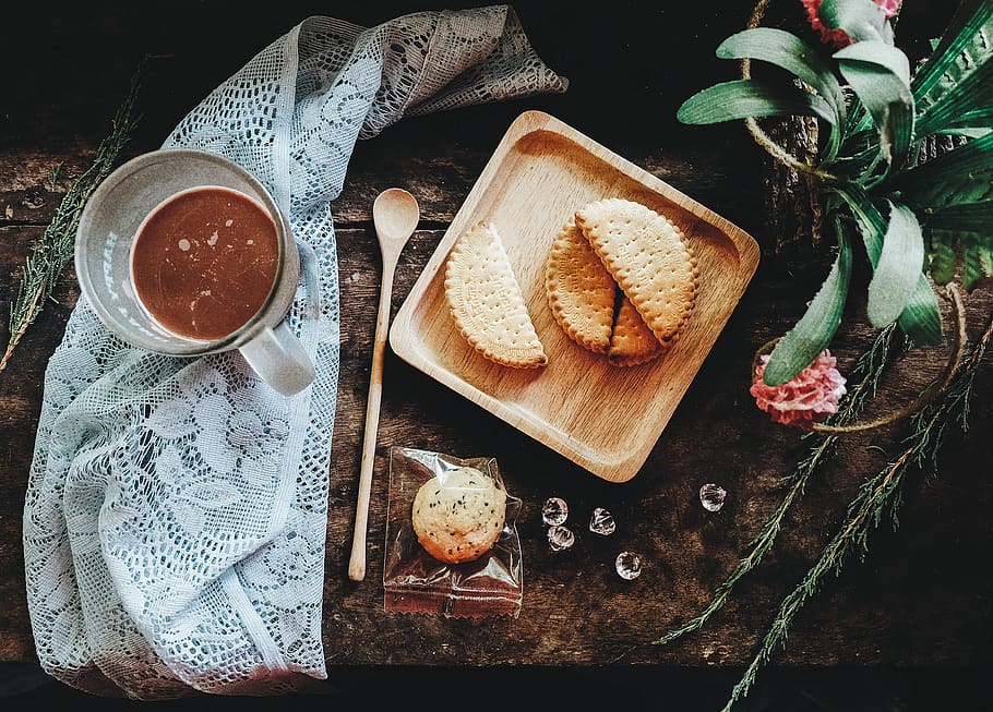 biscuit, cloth, cup, chocolate, drink, food, wooden, ladle, plate, green