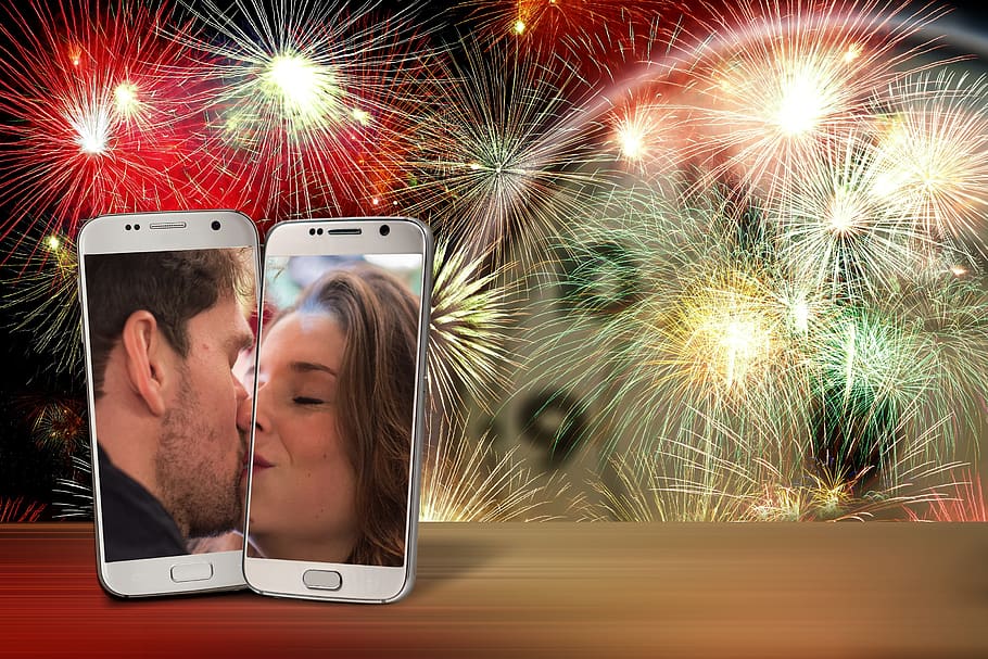 new year's day, new year's eve, kiss, smartphone, pair, love, relationship, fireworks, clock, year