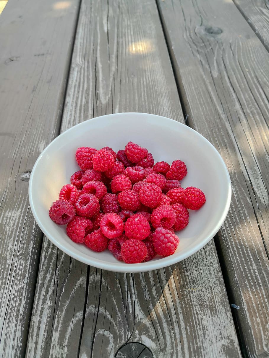 raspberries, fruit, berry, foodstuffs, red, vitamins, summer, raspberry, mature, fresh