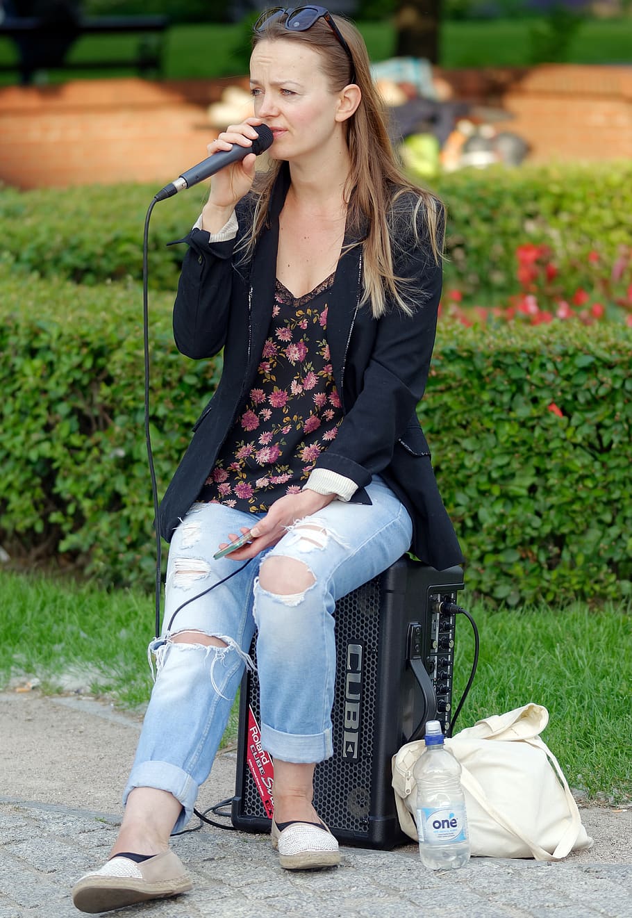 woman, young, music, singing, microphone, speaker, the speaker, hedge, grass, attraction