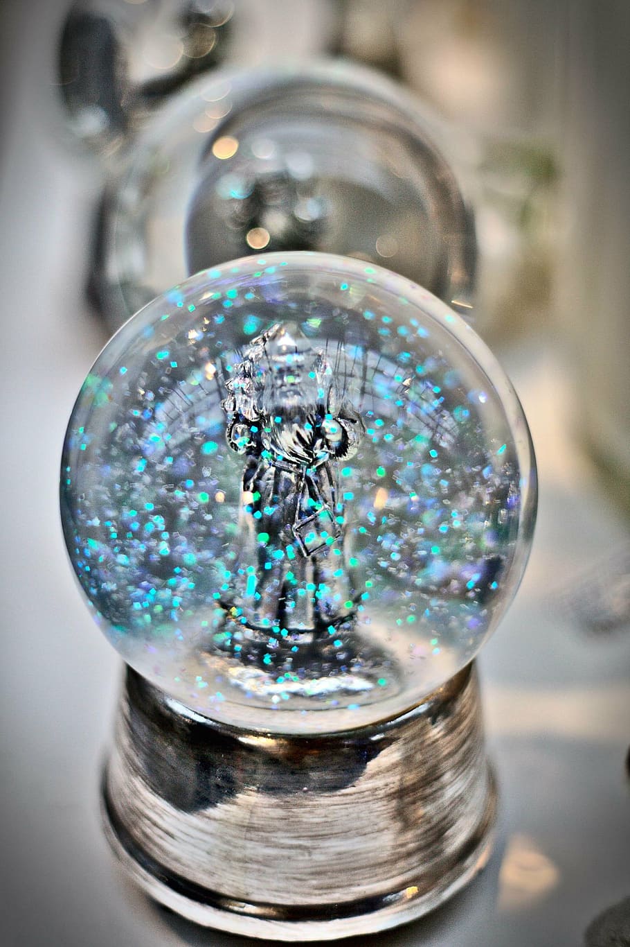 close, santa claus snow globe, clear, glass, water, globe, design, art, shiny, close-up
