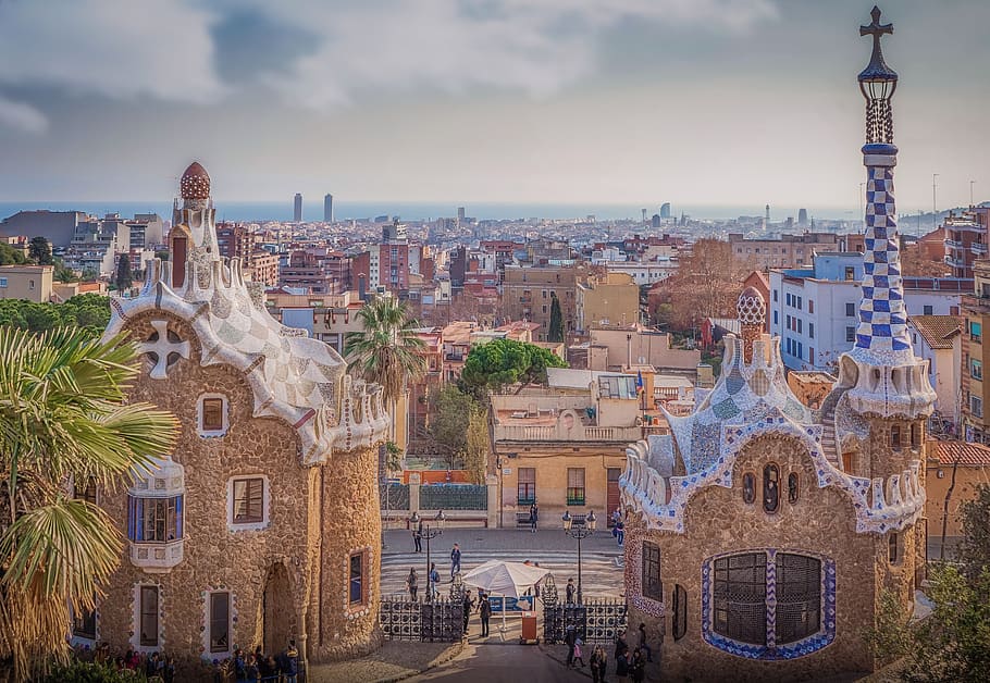 barcelona, ​​españa, parque guell, gaudí, arquitectura, ciudad, color, cataluña, mosaico, exterior del edificio