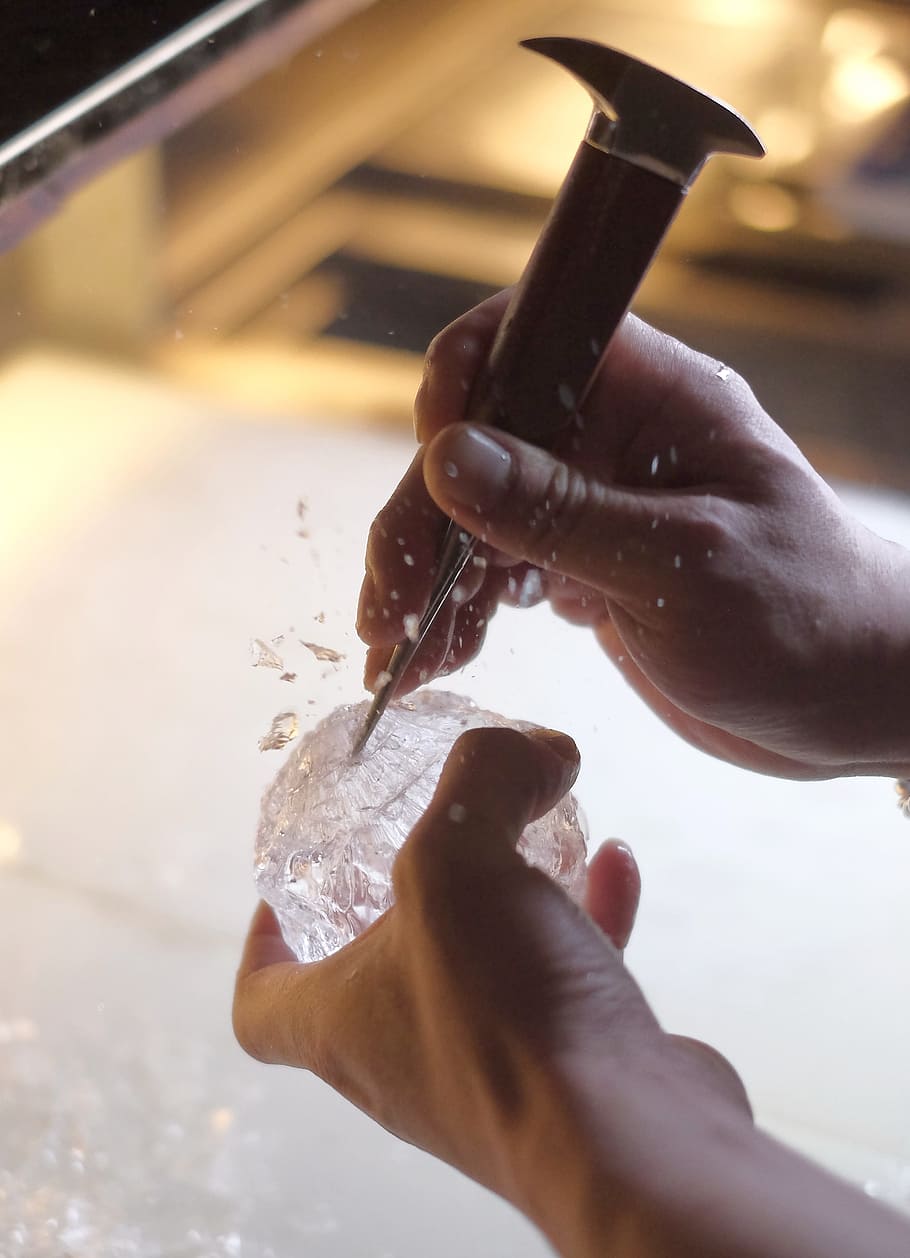 hockey, ice cone, ice, hands, bartender, ice chips, carving, technology, human hand, hand