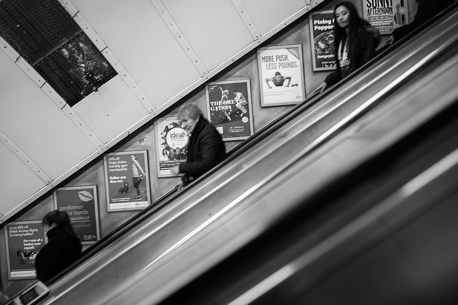 eskalator, orang, kereta bawah tanah, stasiun, bawah tanah, hitam dan putih, perkotaan, poster, angkutan, mode transportasi