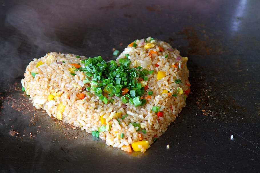 arroz en forma de corazón, marrón, superficie, teppanyaki, filete, fuego, asado, parrilla, a la parrilla, al aire libre