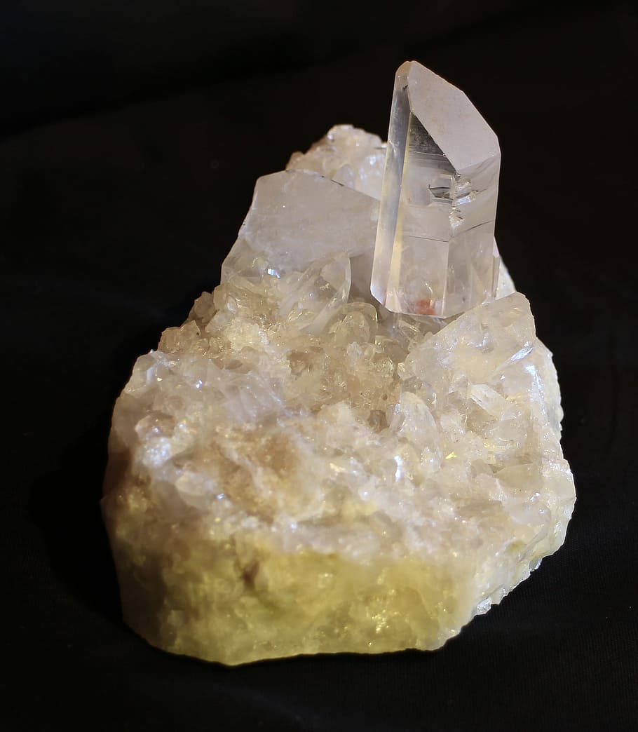 Cristal de roca, cuarzo, cristal, cuarzo cristalino, cuarzo puro, mineral, transparente, claro, reflejos, gema