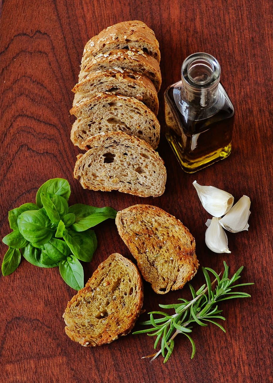 irisan, roti gandum, minyak, siung bawang putih, minyak zaitun, mediterania, basil, rosemary, bawang putih, roti