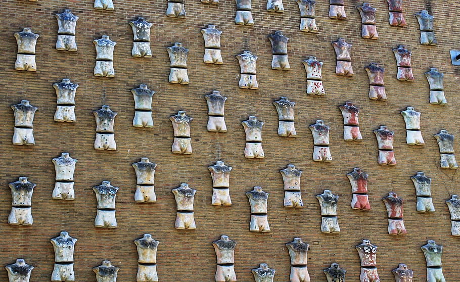 waal, art, gypsum torso, brick wall, museum, gent, full frame, order, in a row, large group of objects