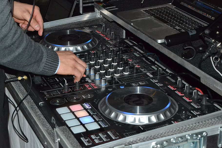 persona, usando, negro, controlador de DJ, DJ, fiesta, tocadiscos, música, evento, equipo