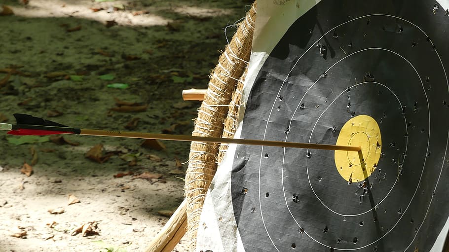 destination table, target, arrow, game, shooting, archery, day, close-up, focus on foreground, outdoors