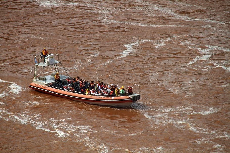 Лодка водопад