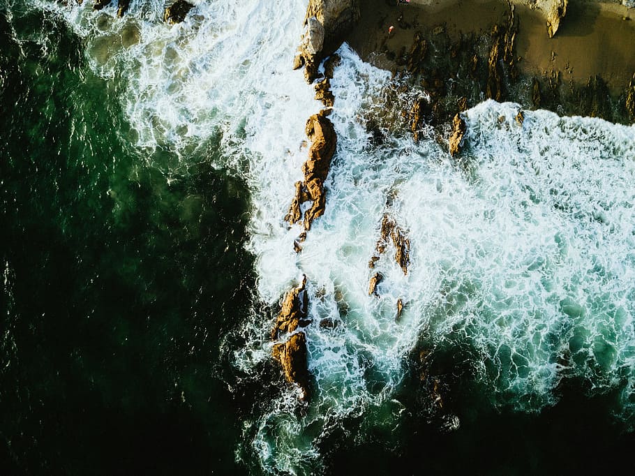 baixo, fotografia de ângulo, precipício, oceano, natureza, água, rochas, ondas, salpico, mar