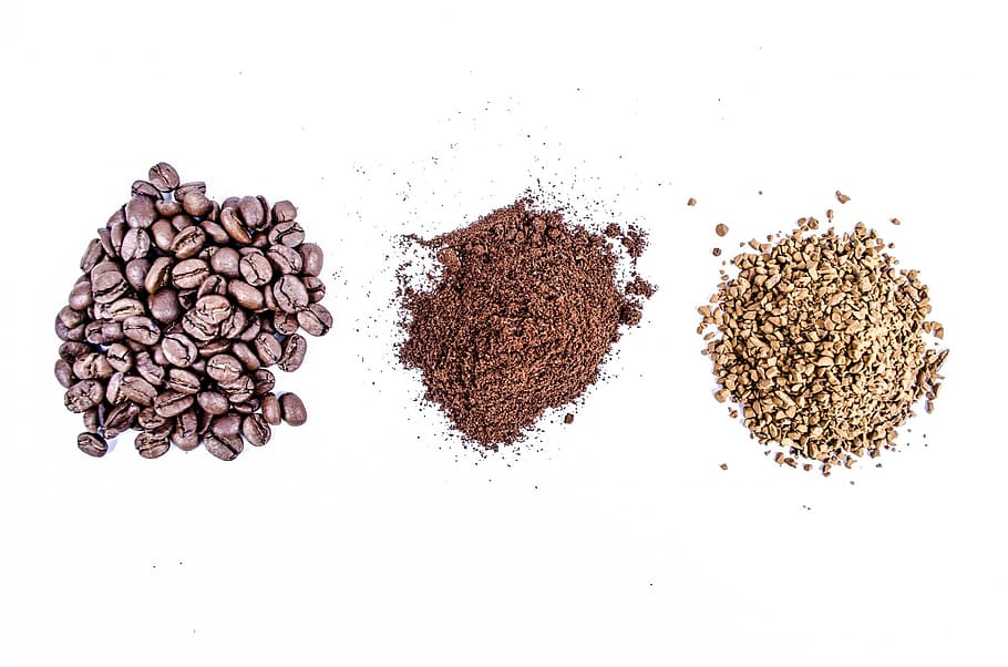 grãos de café, dois, preto, bege, pós, branco, superfície, terreno, café moído, isolado