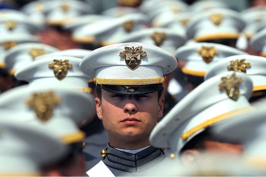 selectivo, enfoque de fotografía, hombre, vistiendo, militar, gorra, graduación, West Point, oficiales, ceremonia
