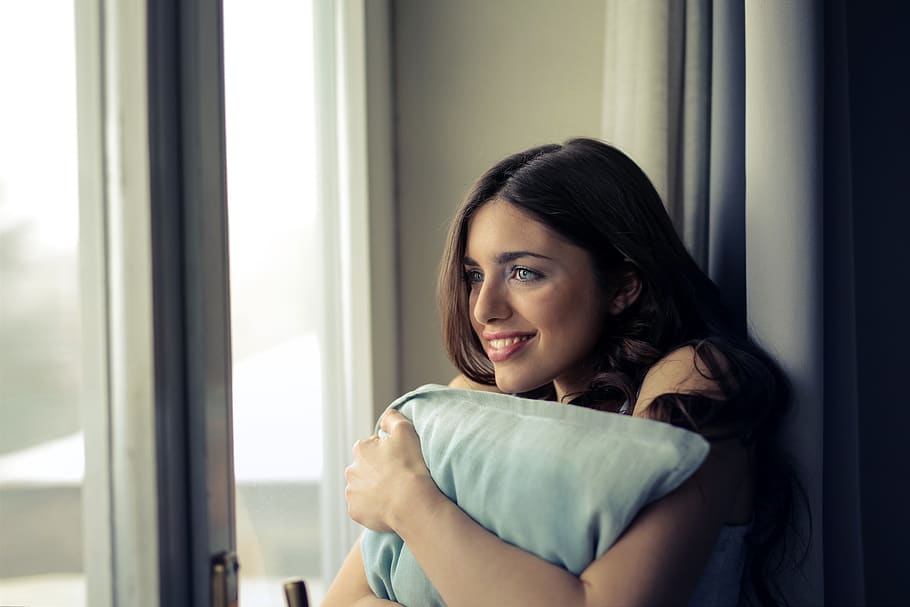 smiling, woman, pillow, smile, happy, thinking, pretty, girl, female, people