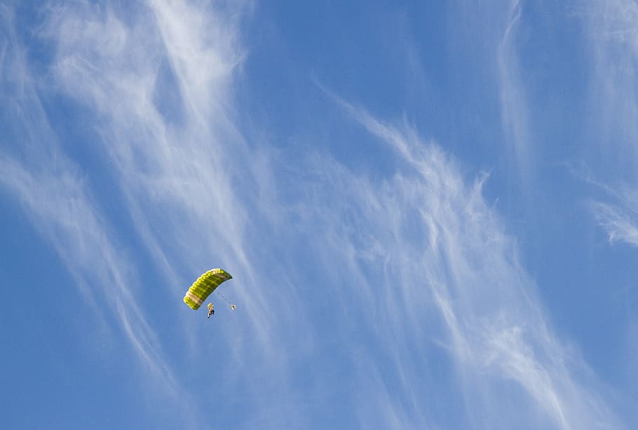 cielo, paracaídas, aire, viento, diversión, vacaciones, persona volando, deporte, volar, colores