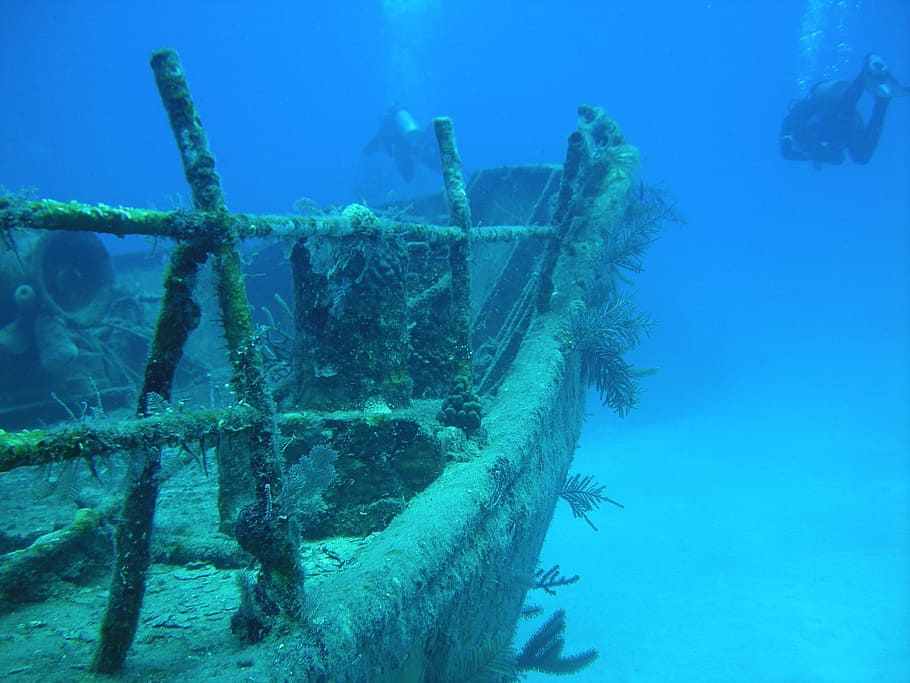 scuba divers, boat wreckage, Diving, Dive, Nassau, Bahamas, nassau, bahamas, underwater, undersea, sea