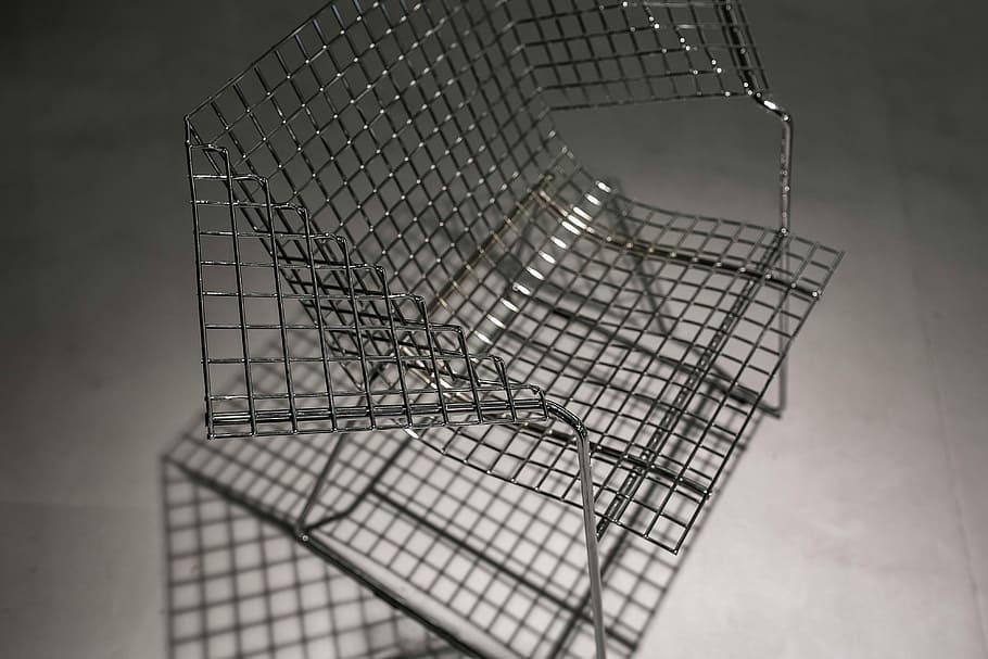 стул из металлической проволоки, Металлическая проволока, стул, металл, проволока, сетка, дизайн, клетка, без людей, в ловушке