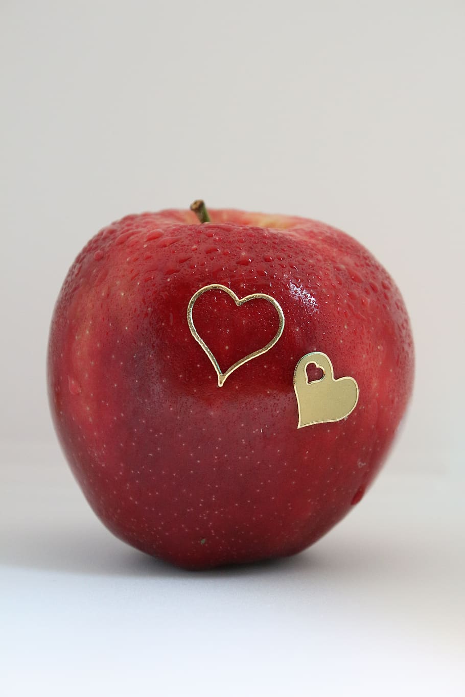 apple, heart, fruit, healthy, eat, health, love, vitamins, food, nutrition