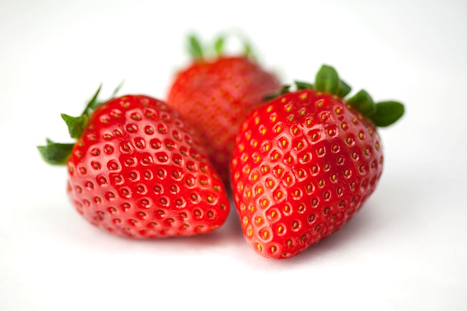 close-up macro shot, fresh, strawberries, white, background, captured, canon 5, 5d, Close-up, macro shot