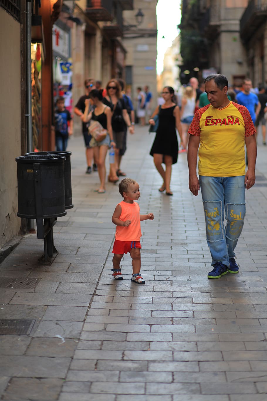 father, baby, barcelona, spain, people, street, walk, city, real people, men