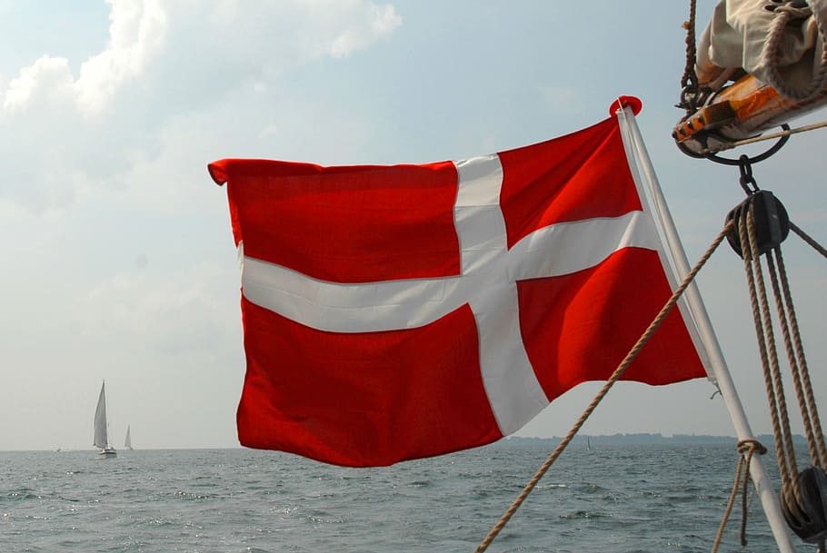 bandera, velero, dinamarca, mar, agua, rojo, viento, patriotismo, cielo, naturaleza