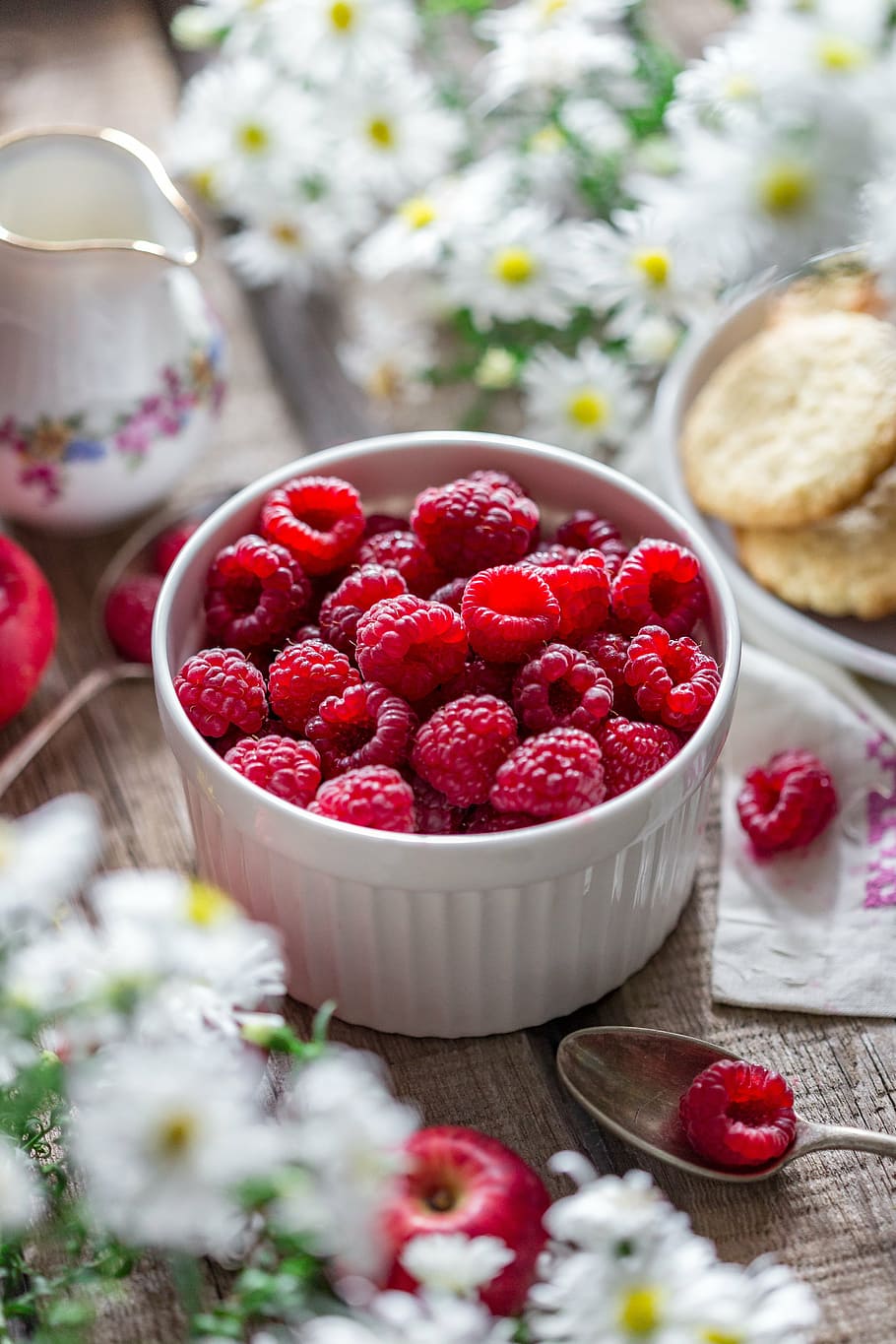 selective, focus photography, raspberries, white, ceramic, bowl, raspberry, berry, ripe, berries of a raspberry