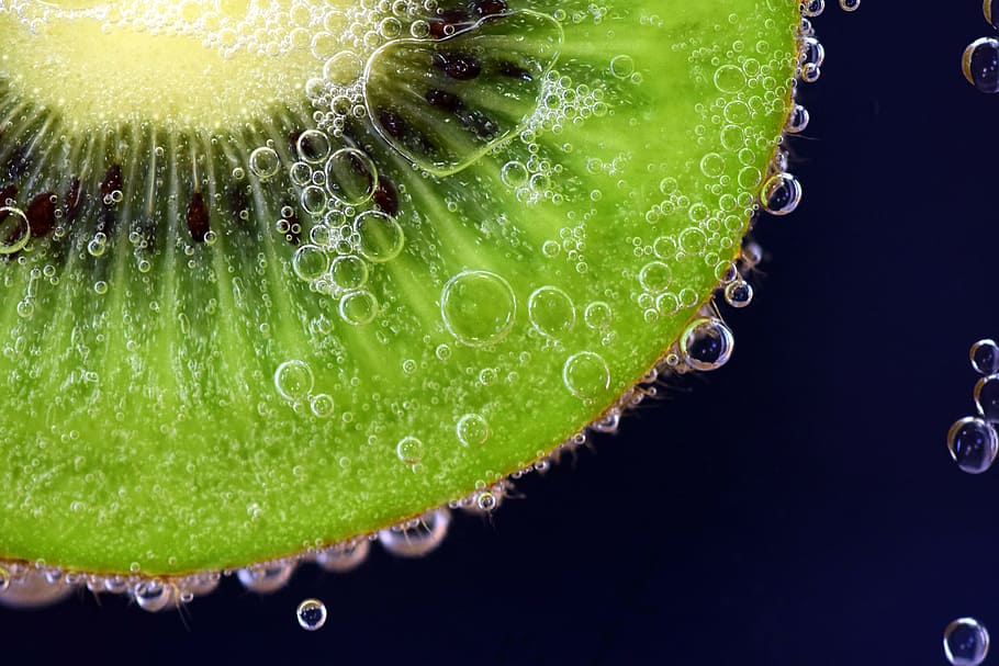 kiwi fruit, kiwi, kiwi under water, close, kiwi in the water, coctail, blow, air bubbles, bubble, green