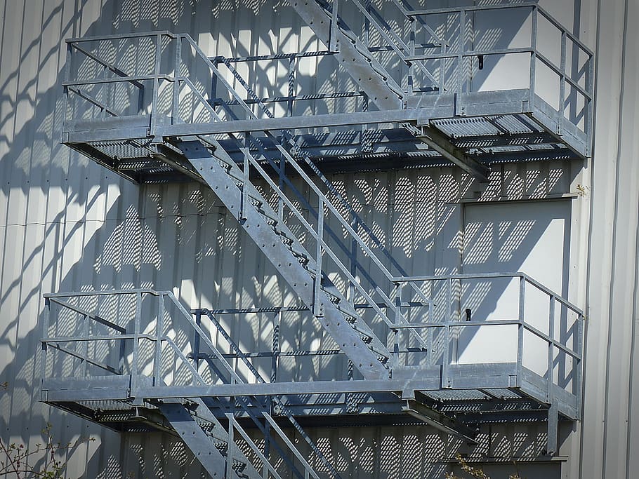 escaleras, ruta de escape, metal, acero, acabado de escalera, escalera de emergencia, seguridad, escape, estructura construida, arquitectura