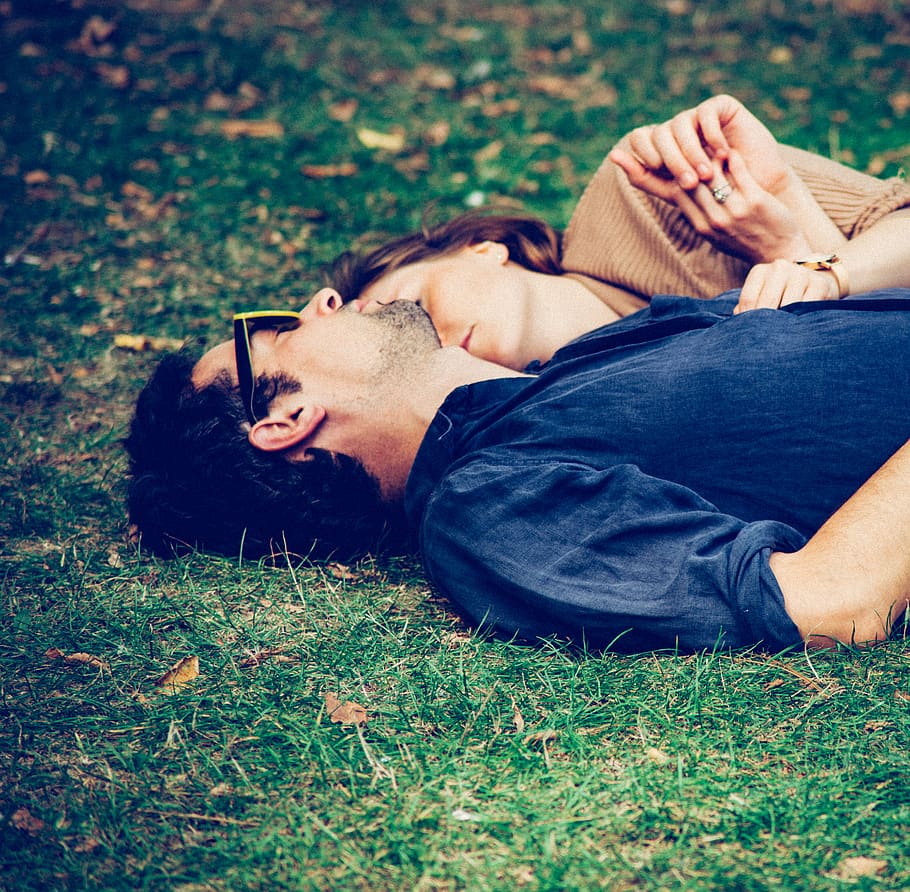 leaves, green, grass, playground, couple, people, man, girl, sleep, rest