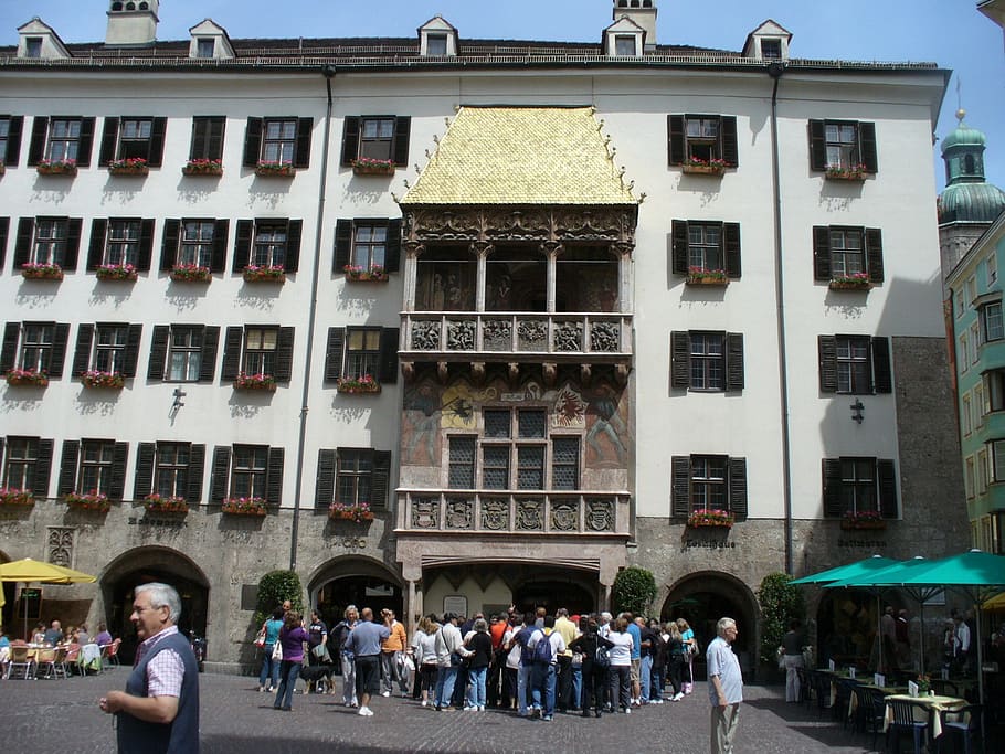 building, innsbruck, golden roof, building exterior, architecture, built structure, group of people, real people, city, window