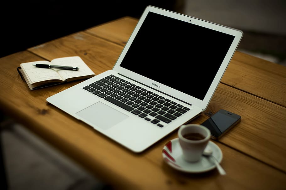 caderno, computador portátil, café, de madeira, mesa, escritório em casa, estação de trabalho, escritório, negócios, MacBook Air
