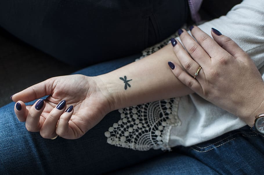 tattoo, hands, nails, woman, manicure, ważka, jewelry, beauty, human hand, human body part