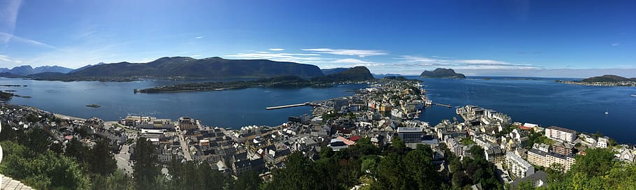 ciudad, cuerpo, agua, durante el día, alesund, mar, noruega, panorámicas, vistas, pancityscape