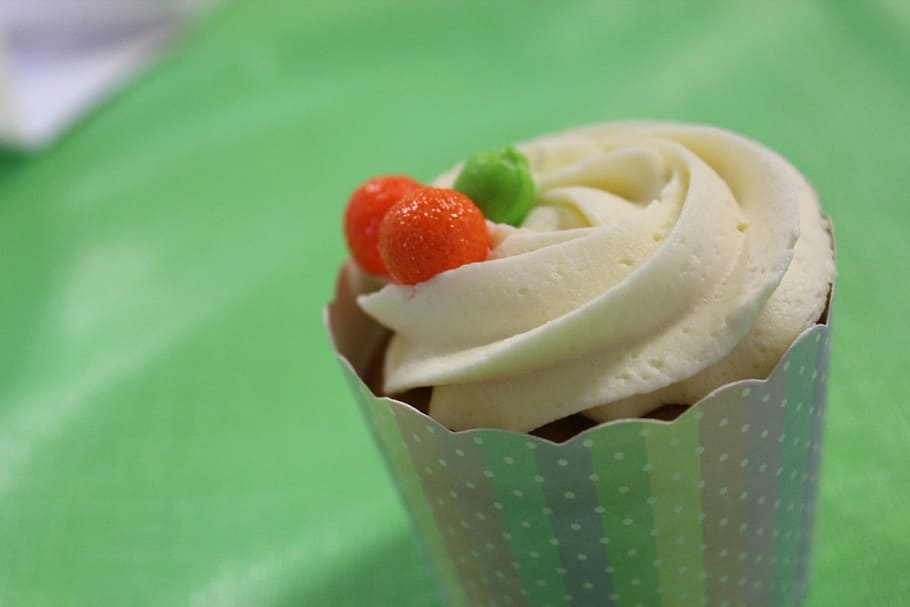 macroshot, ice cream, red, flower, cake, cupcake, dessert, party, food, food and drink