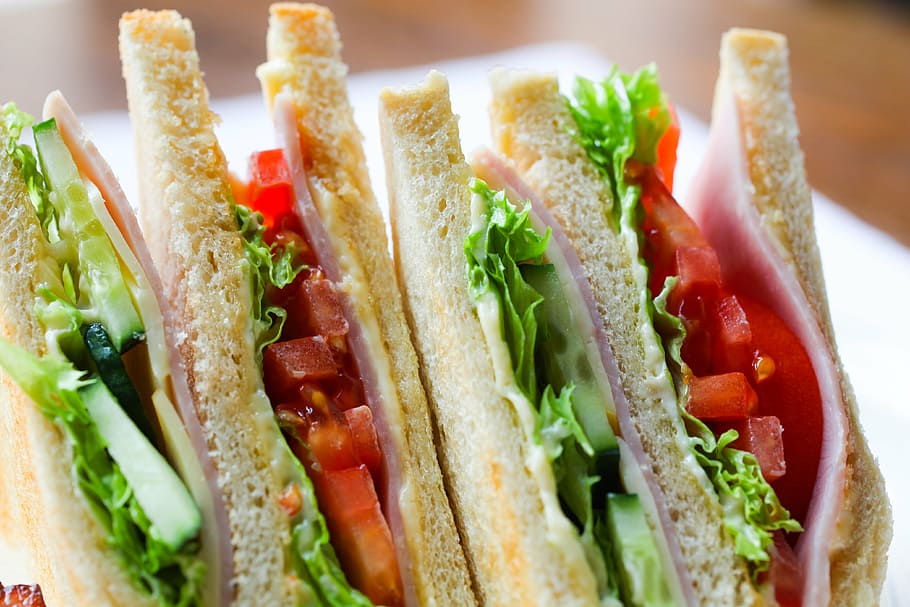 close, tomato, lettuce, ham sandwich, sandwich, toast, food, breakfast, delicatessen, restaurant