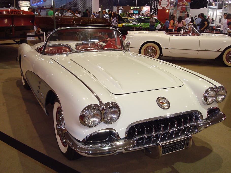 corvette c1 1960, mobil vintage, chevrolet, mobil, kendaraan bermotor, moda transportasi, kendaraan darat, transportasi, orang-orang tak terduga, lampu