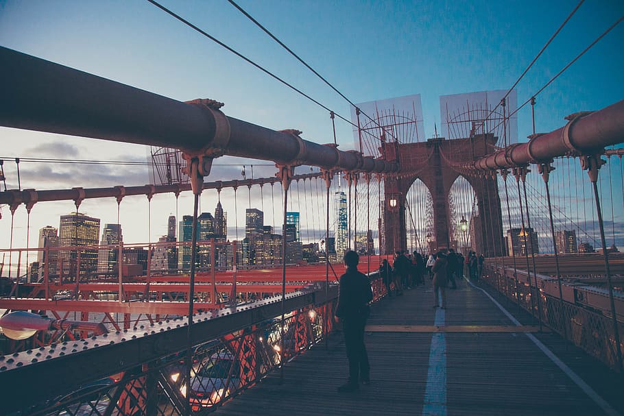Ponte do Brooklyn, arquitetura, pessoas, pedestres, cidade, Nova York, horizonte, noite, céu, conexão